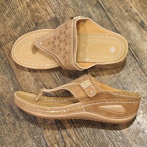 NWOT Generic Ladies Breathable Wedge Sandals Sz 42